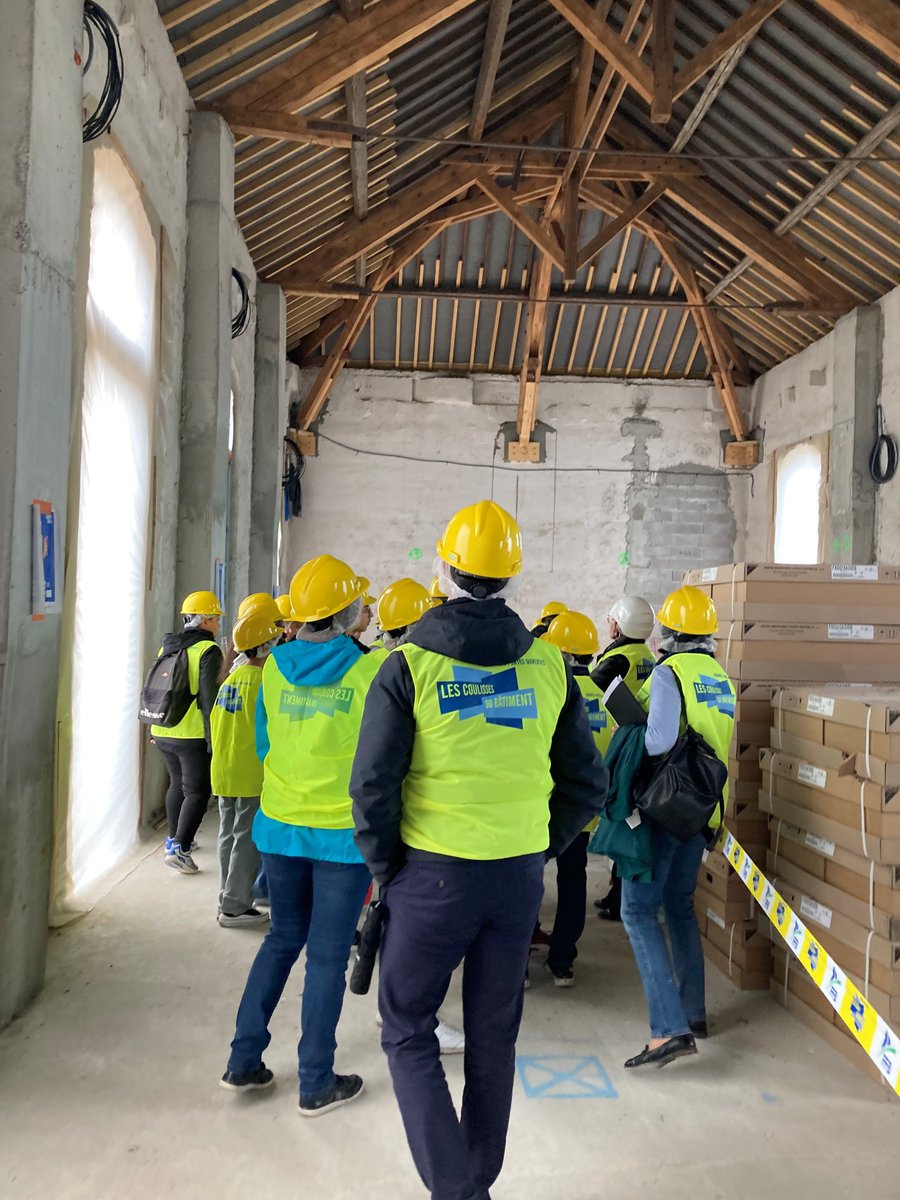 VINCIConstrucFR's tweet photo. 📍#CoulissesduBâtiment: Nos équipes de #Sogea Nord-Ouest ont aussi accueilli 300 collégiens sur le chantier de l’École Buissonnière #Rouen➡Réhabilitation de l’ancienne École Normale d’Institutrices datant du 19e siècle en un hôtel 4* & réalisation de 6000 m2 de bureaux
#CDB2022 https://t.co/LShXBi4MQS