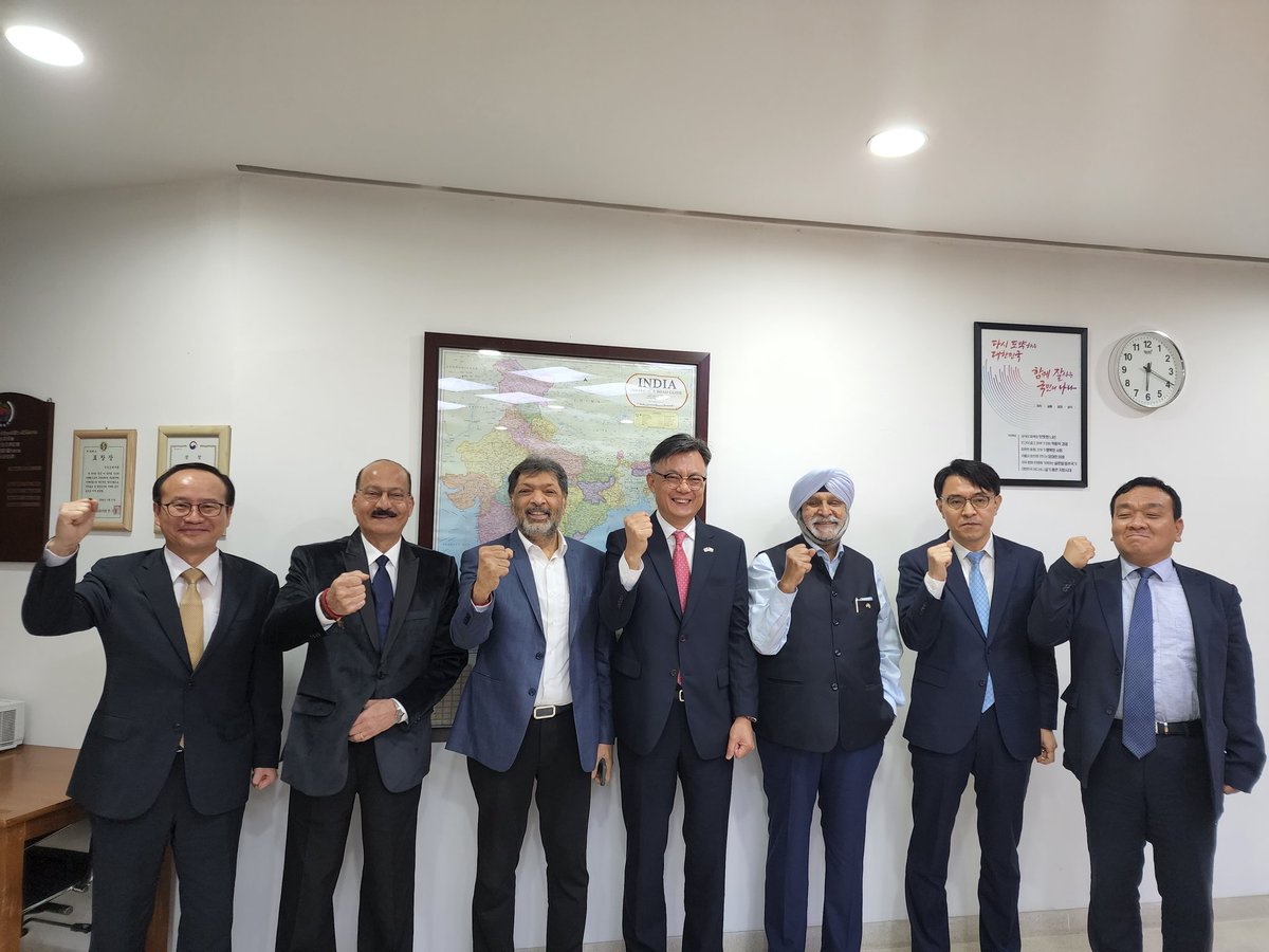 RokEmbIndia's tweet photo. 𝐄𝐦𝐛𝐚𝐬𝐬𝐲 𝐡𝐨𝐬𝐭𝐬 𝐇𝐨𝐧𝐨𝐫𝐚𝐫𝐲 𝐂𝐨��𝐬𝐮𝐥 𝐆𝐞𝐧𝐞𝐫𝐚𝐥𝐬 𝐨𝐟 𝐊𝐨𝐫𝐞𝐚 𝐌𝐞𝐞𝐭𝐢𝐧𝐠 (𝟏𝟎.𝟏𝟒.) https://t.co/ouCzw31Tqz