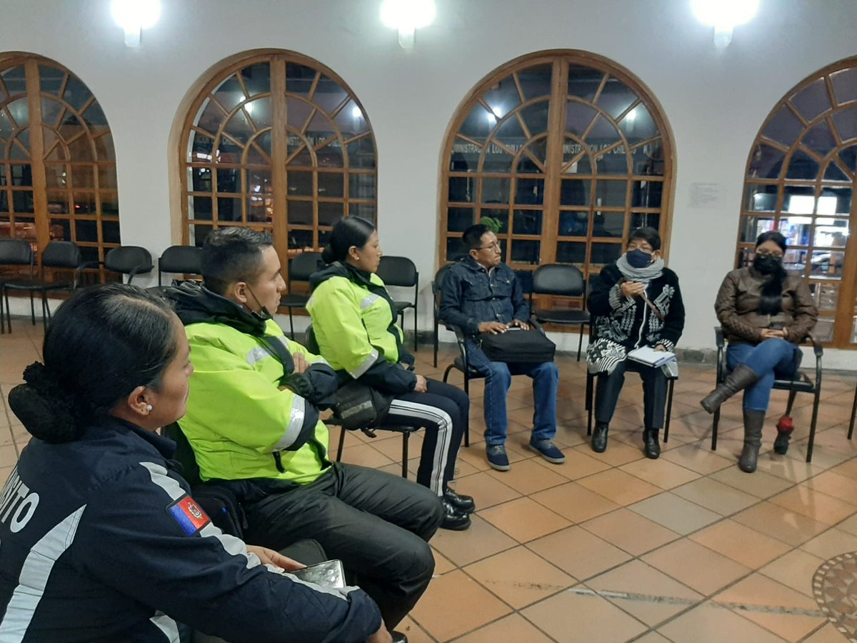 zona_loschillos's tweet photo. ⚠️🚔En el barrio América, parroquia Conocoto realizamos la mesa de trabajo junto a @amcquito @agentesdequito @AMT_Quito @SeguridadeQuito e integrantes del comité de seguridad a fin de solventar los requerimientos de la problemática  de inseguridad del sector. #QuitoPorQuito https://t.co/8IzbjA40pi