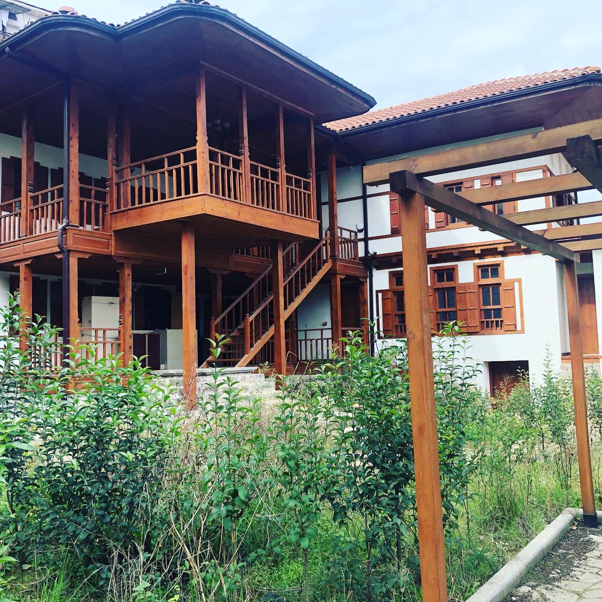 metingunes61's tweet photo. Restorasyonu tamamlanan “Kundupoğlu Konağı”Başkanımız Murat ZORLUOĞLU’nun kent tarihi mirasını koruma konusundaki vizyonuyla Trabzon Tarihi Araştırma Merkezi olarak yeniden hayat buluyor.#baskanzorluoglu https://t.co/1OyuV4Mg3g