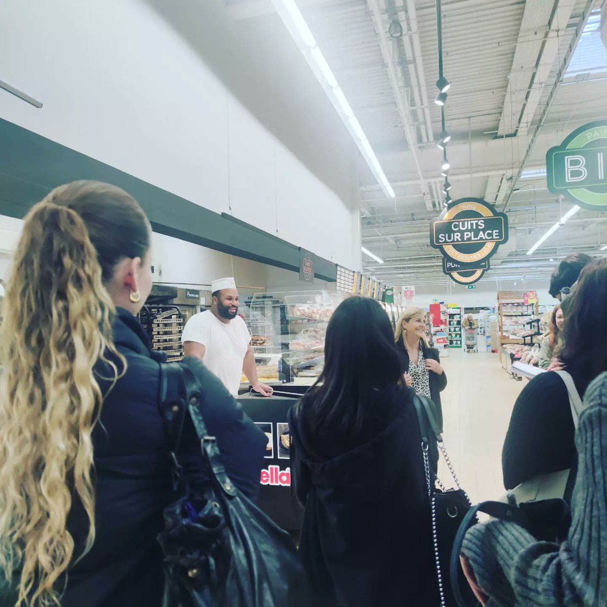 BremontierLP's tweet photo. Fin de la semaine professionnelle pour nos #bacpro #MRC #GATL.Au programme:Simulation entretiens #recrutement avec le Conseil Bdx Séniors Action @Bordeaux,conférence sur les #softkills @arianegroup,visite d'entreprises,échanges avec des entrepreneurs @100000e Merci à tous 🙏 😁🏆 https://t.co/6sF8v2AYTh
