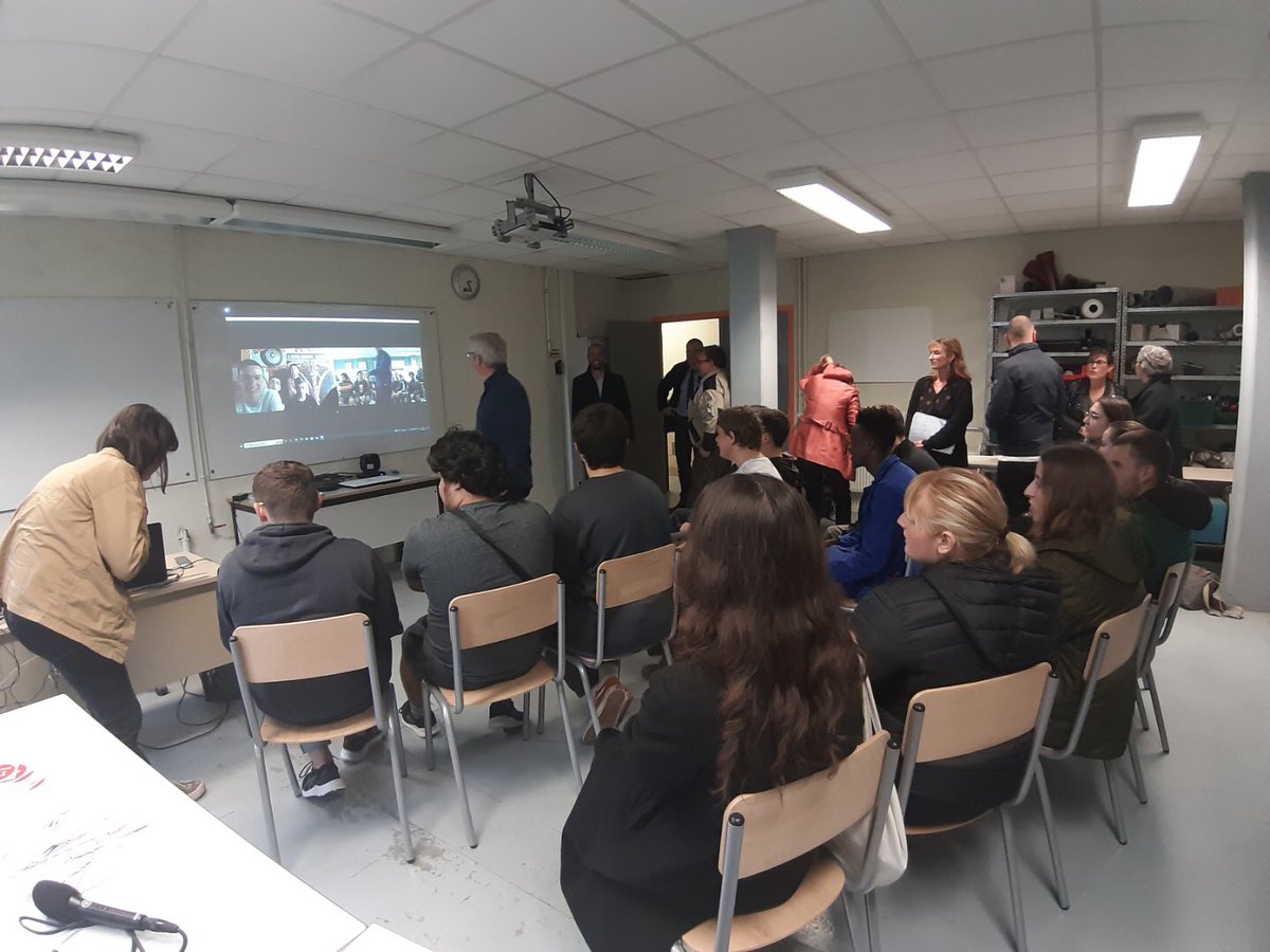 En direct avec des élèves à Lisbonne (Portugal) pour échanger et susciter la curiosité des élèves de notre établissement. 
<a href="/SepLpo/">SEP.LPO.Mezeray-Gabriel</a> <a href="/EUErasmusPlus/">Erasmus+</a>
