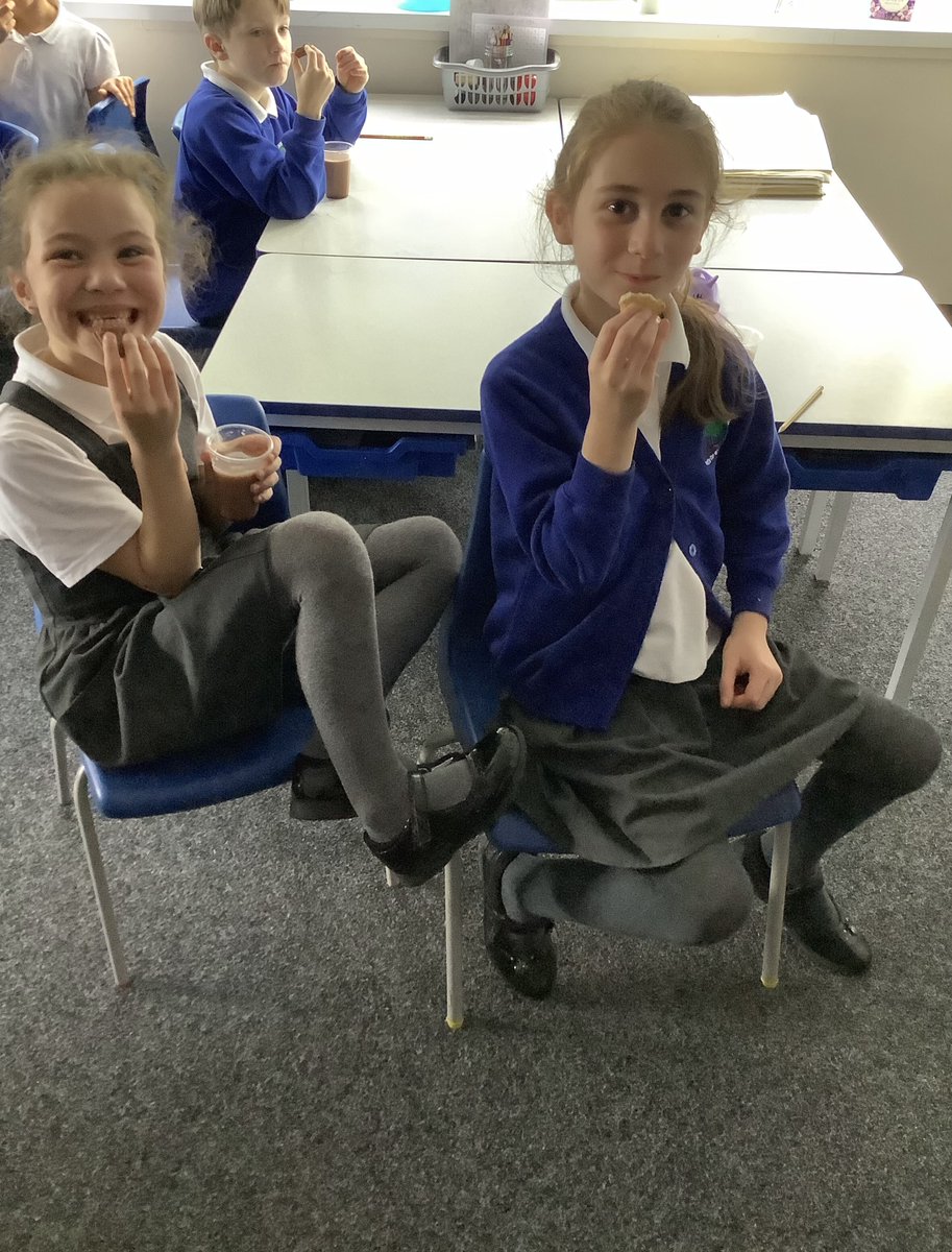 ReinwoodJuniors's tweet photo. 3F are enjoying a well earned hot chocolate and a biscuit or two for Golden Time! Well done everybody for a great week! #RJS3F #RJSwellbeing https://t.co/CRCa9RY15r
