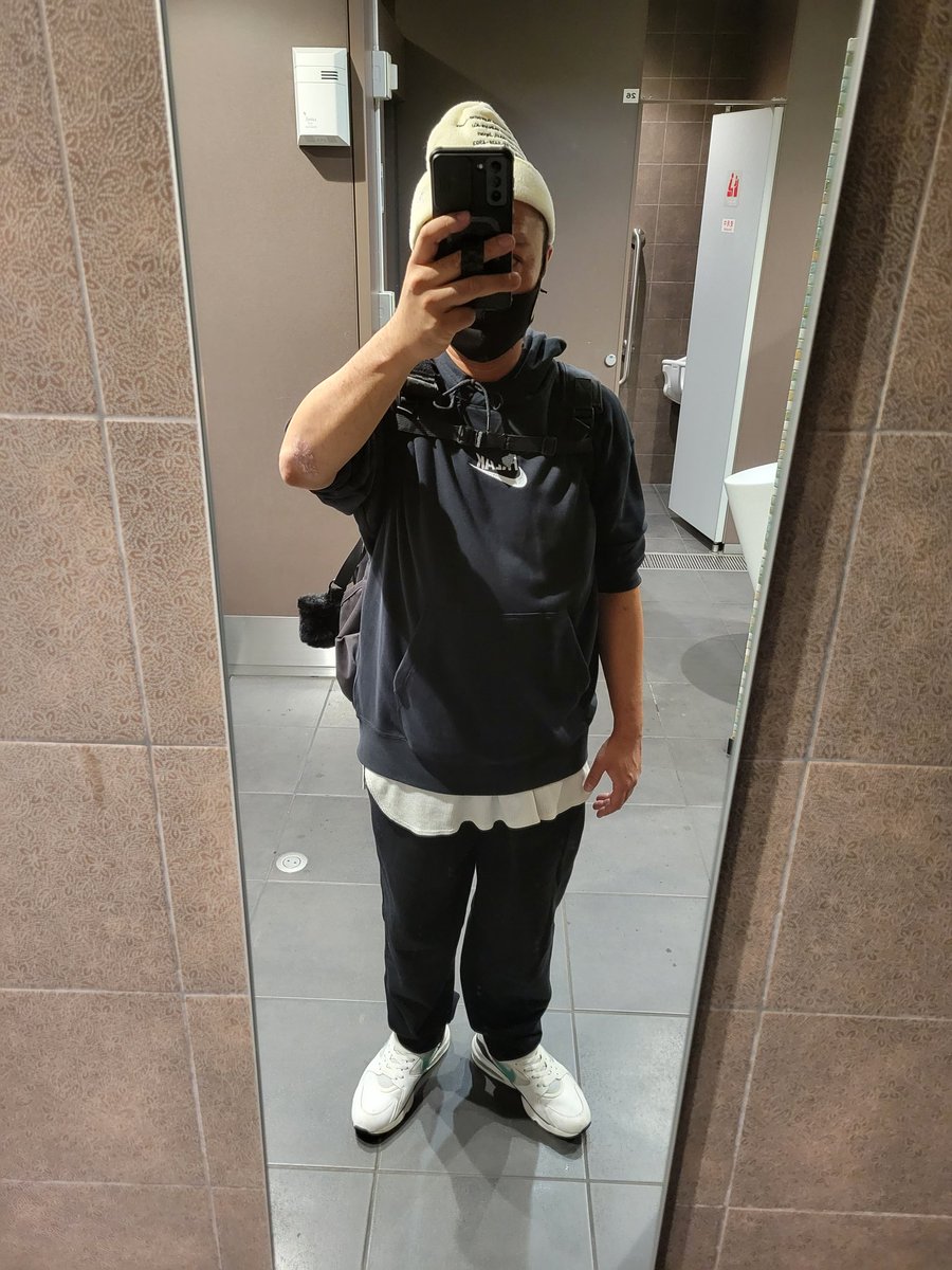 kusoyaro0812's tweet photo. 今日のクツ野郎
〜黒い濃い人 ホワイトチョコmix編〜
#supreme #nike #freak #gu #uniqlo #3xl #airmax93 #初めてのナイキ #ハードオフファミリー #オフハウス #モードオフ https://t.co/Bw3SBMc83J