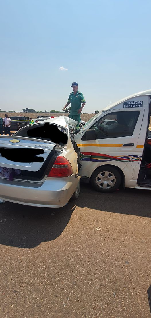 _ArriveAlive's tweet photo. Three dead in a serious vehicle and taxi collision on the N1  https://t.co/WKVceikZ4L

#ArriveAlive @TransportLimCom https://t.co/srkmljfeH9