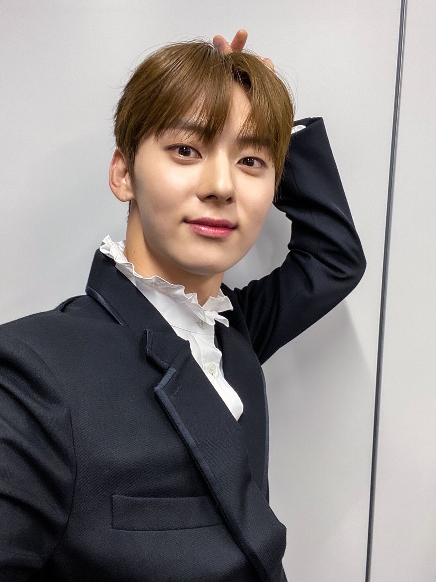 MINHYUN_PLEDIS's tweet photo. [#Moment_H] 📸 
🎤MC 황민현과 함께한
#KCON2022JAPAN DAY1❤️
일본에서도 황도들을 만날 수 있어서
행복했습니다🍑🧡 
내일도 만날까? :)

#황민현 #HWANGMINHYUN https://t.co/Zhk59W2yZg