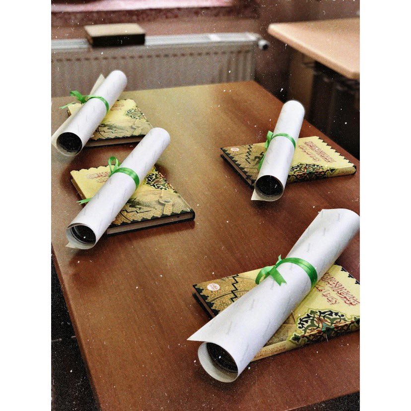 arabcamesleki's tweet photo. 🍃 Arapça Mesleki Kulübü olarak bu dönem içinde başlayıp belli bir plan çerçevesinde bitirmeyi hedeflediğimiz Erbain ezberi ve icazeti programına katılımlarınızı bekliyoruz. 
��️ Etkinlik FSMVU kız öğrencilerine yöneliktir. Katılım için form: https://t.co/DiOBpA4gyO https://t.co/J0Mtw7uTj6