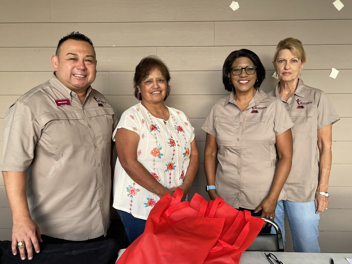 LockhartISD's tweet image. Proceeds from this fundraiser will go toward teacher grants for innovative programs promoting student achievement in classrooms across Lockhart ISD. #ShowUpLockhart 

Thanks @Foundation4LISD! #LockHeartForPeople