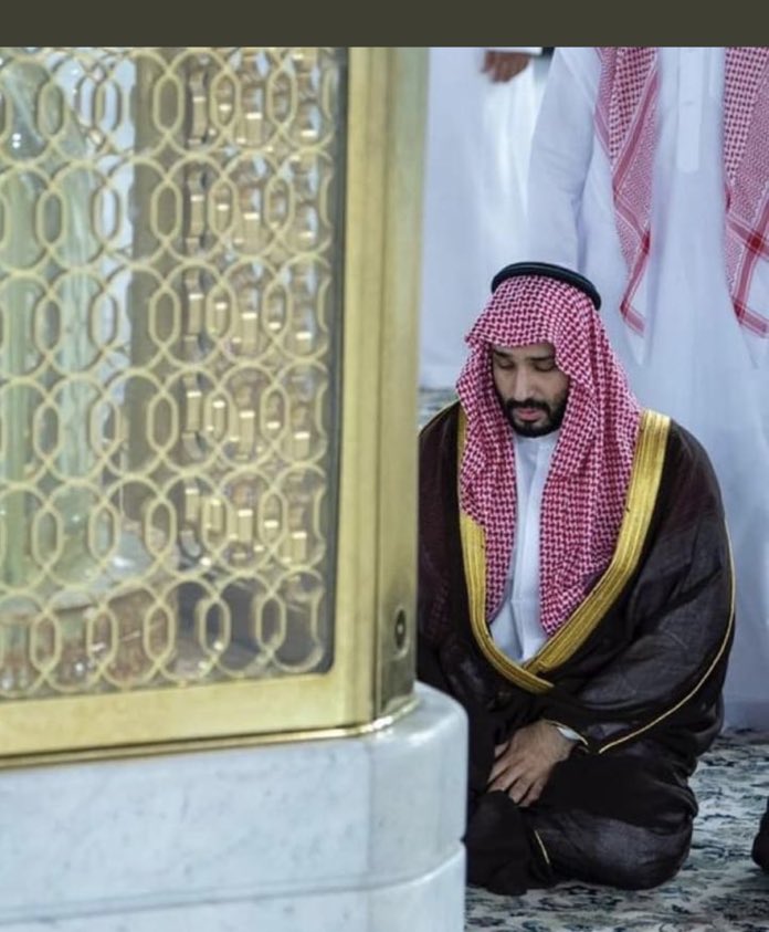 اللهم خذ بيد #محمد_بن_سلمان للبر والتقوى ، ومن العمل ما ترضى ، ليقود بلادنا الى  مافيه نفع للعباد  اللهم كن له عونًا ونصيرا 🇸🇦💚🤲🏻