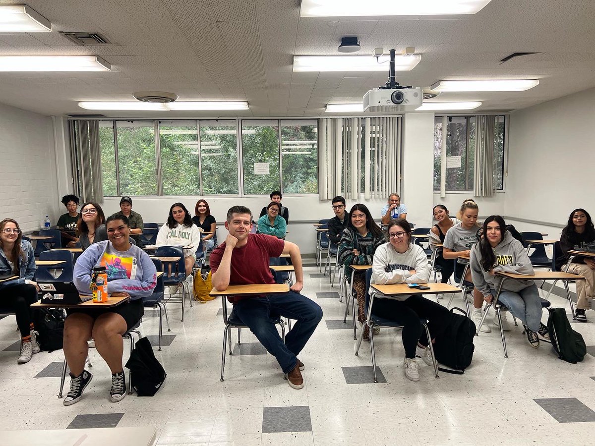 itscppcom's tweet photo. It was so exciting to welcome back our alumnus @SeanGrabin to speak to our PR class students! 

Thank you Sean for inspiring our students. 

Sean is a an Entertainment Publicist for @RosenfieldMG 

#cppalumni #calpolypomona #cppcom https://t.co/vNRZpRpjnZ
