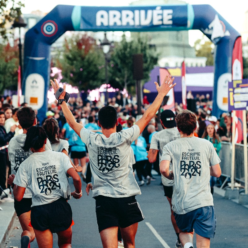 Paris2024's tweet photo. Tu veux gagner ton dossard pour le Marathon Pour Tous de #Paris2024 mais tu ne sais pas comment faire ? 
On t'explique tout 🤝