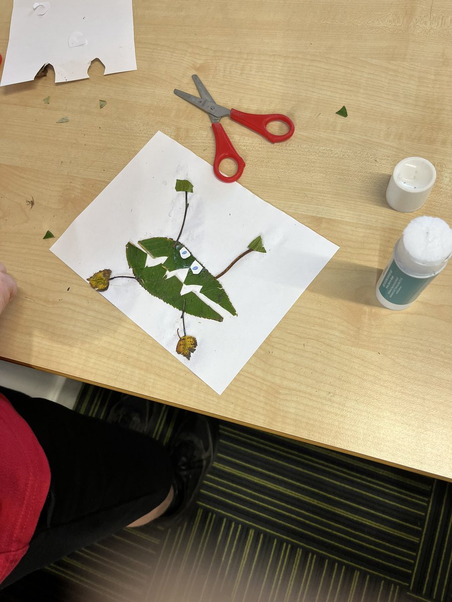 SchoolHillside1's tweet photo. #P5E autumn leaf art π https://t.co/sUazvDwzzN