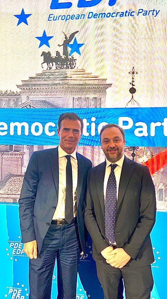 MarioPolese's tweet photo. Con @sandrogozi a #EDPCongress per “una patria europea, alternativa a Europa delle piccole patrie”. #RenewEurope #RenewItalia contro i populismi e gli estremismi non in grado di interpretare la modernità. Siamo unico partito riformista in Italia @matteorenzi @CarloCalenda https://t.co/aERQgv9hJ6