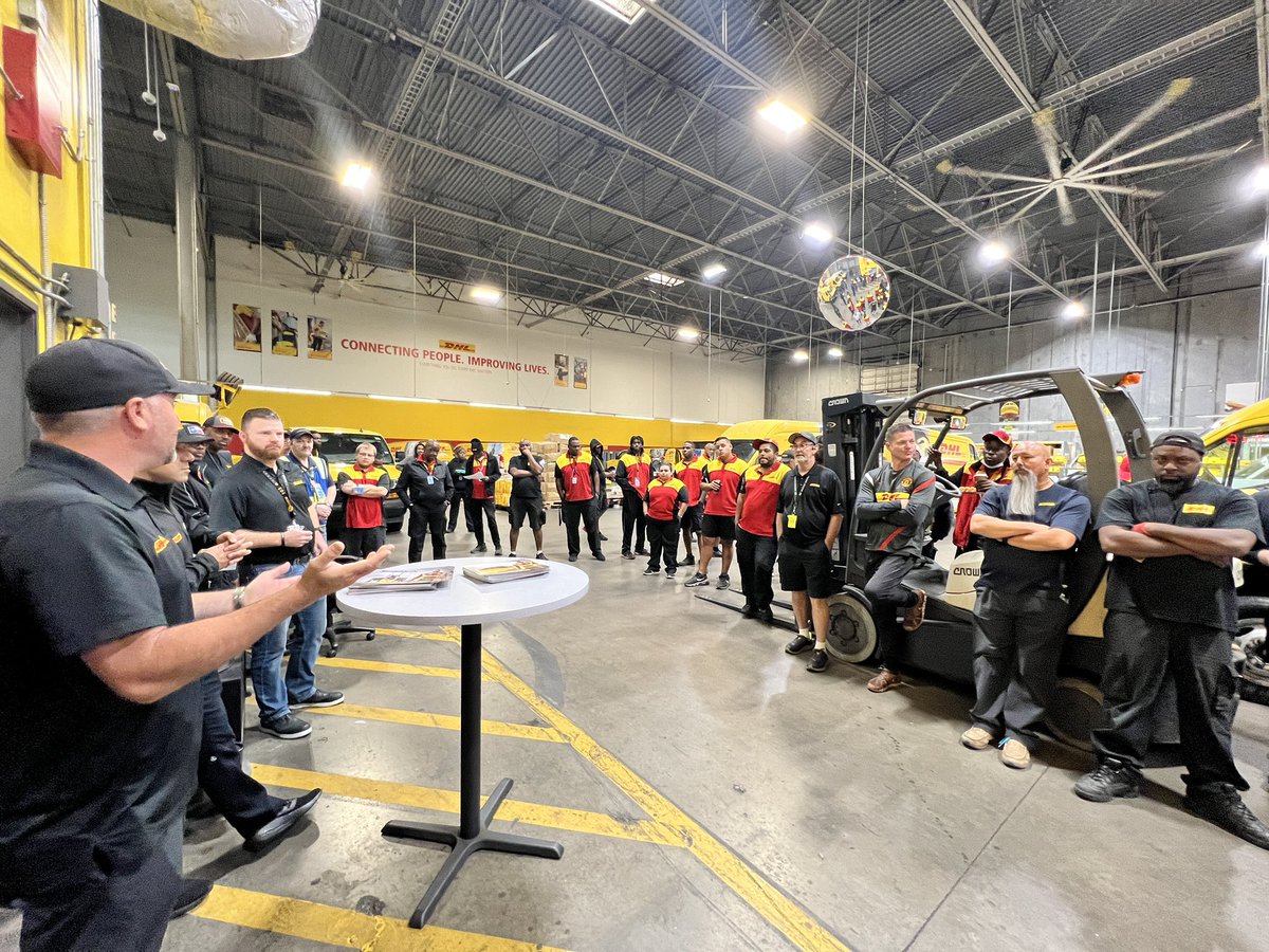 TeamKalitta's tweet image. @JRTodd373 and @ShawnLangdon333 spent some time Friday morning before the #FallNats at the DHL Express Service Point at DFW airport meeting the employees in yellow and red that make it happen! #SpeedOfYellow