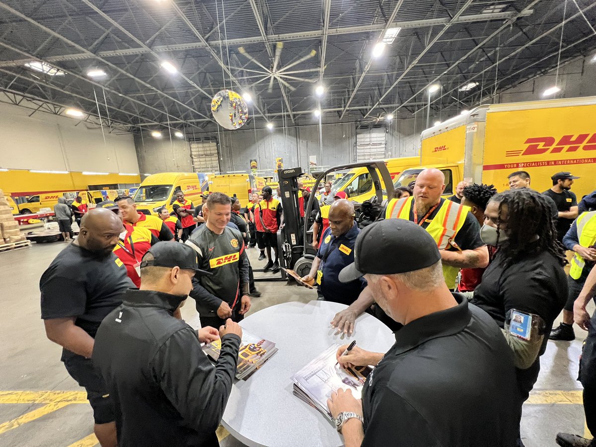 TeamKalitta's tweet image. @JRTodd373 and @ShawnLangdon333 spent some time Friday morning before the #FallNats at the DHL Express Service Point at DFW airport meeting the employees in yellow and red that make it happen! #SpeedOfYellow