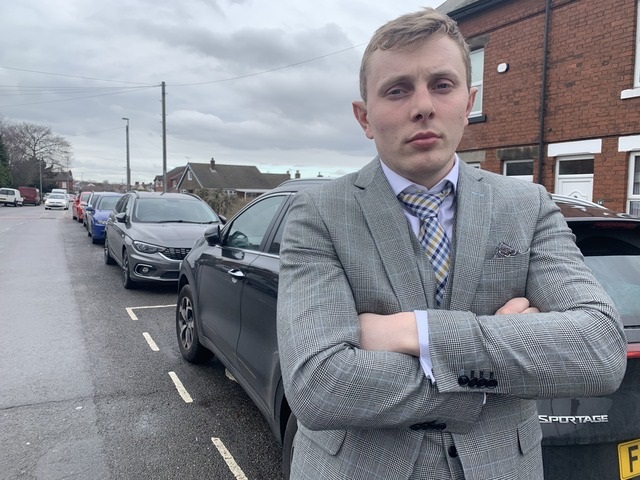 Disgraced Ashfield councillor Tom Hollis will remain in elected office on two #Nottinghamshire councils despite being sentenced in court for two separate offences. 🗒️Full story: nottstv.com/disgraced-coun…
