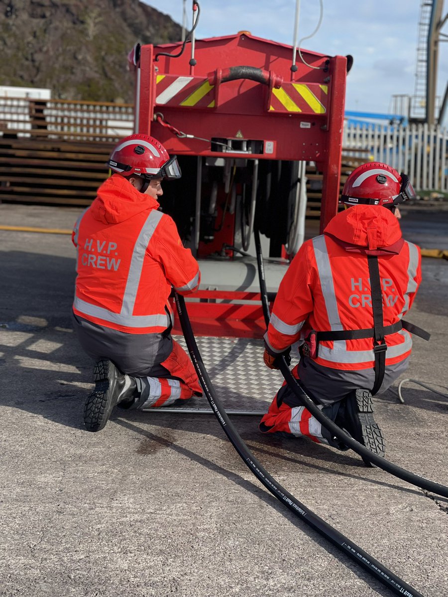 MattGJones79's tweet photo. Great morning spent with @SWFireandRescue crews from Cwmbran &amp; New Inn observing the skills they have obtain following the @nr_wales HVP Initial course. Top group of professionals passionate people #TeamSWFRS #HVP https://t.co/89DzT5muJ5