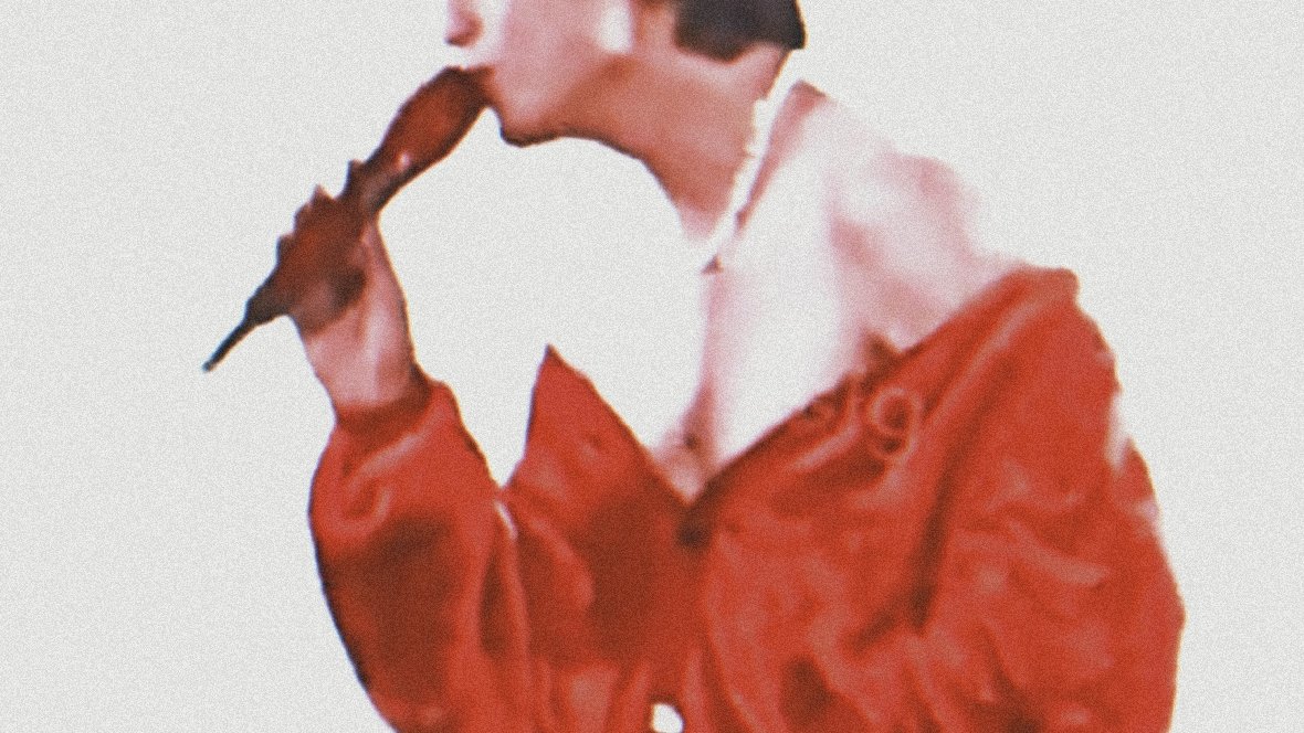 healwithtae's tweet image. look at kim taehyung, i can't breathe