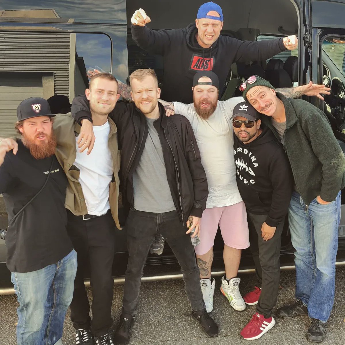 PedeB1984's tweet photo. Pumpehuset melder FÅ BILLETTER TILBAGE til vores smadrekoncert dér 21/10! Bestil her https://t.co/zrAfPJrqGu hvis du vil med!

Det er jo en tradition, at når vi rammer @pumpehuset har vi hemmelige gæster med på scenen. Det her show er ingen undtagelse 🔥 https://t.co/cFpHEEKWVN