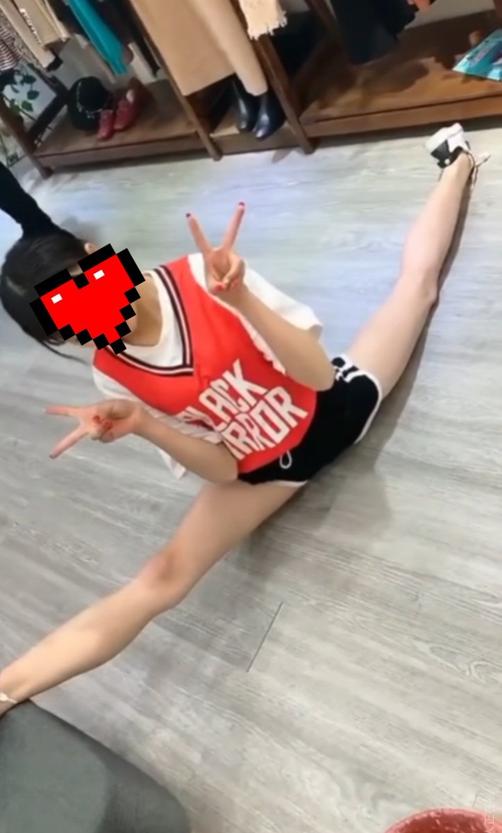 hyelin19696584's tweet photo. 고등학교시절 사진 들고와버리기 #섹트 #다리찢기 #섹녀 https://t.co/rvv2rcVVV6