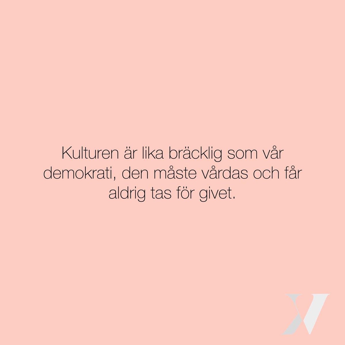 Henaxe's tweet photo. Kulturen är lika bräcklig som vår demokrati. Ta den aldrig för givet⭐️👇#ledarskap #motivation #tjugofyrasju #engagemang
#jobb #livet #chef #yrke #prestation #träning #glad #ångest #energi #driv #lärare #samtal #jurist #sjuksköterska #hr https://t.co/2XPOt0pUOT