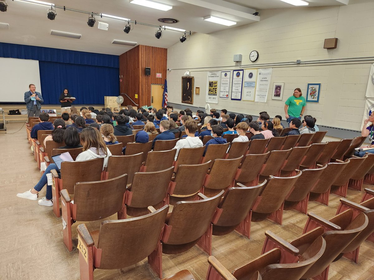 greenberg65's tweet photo. Greenberg students learn about advanced course work offered at Northeast High School Magnet Ptogram. The Program director Chris Frank and students shared information about IB and Magnet courses ( college level) they offer. https://t.co/AtazMRX1Po