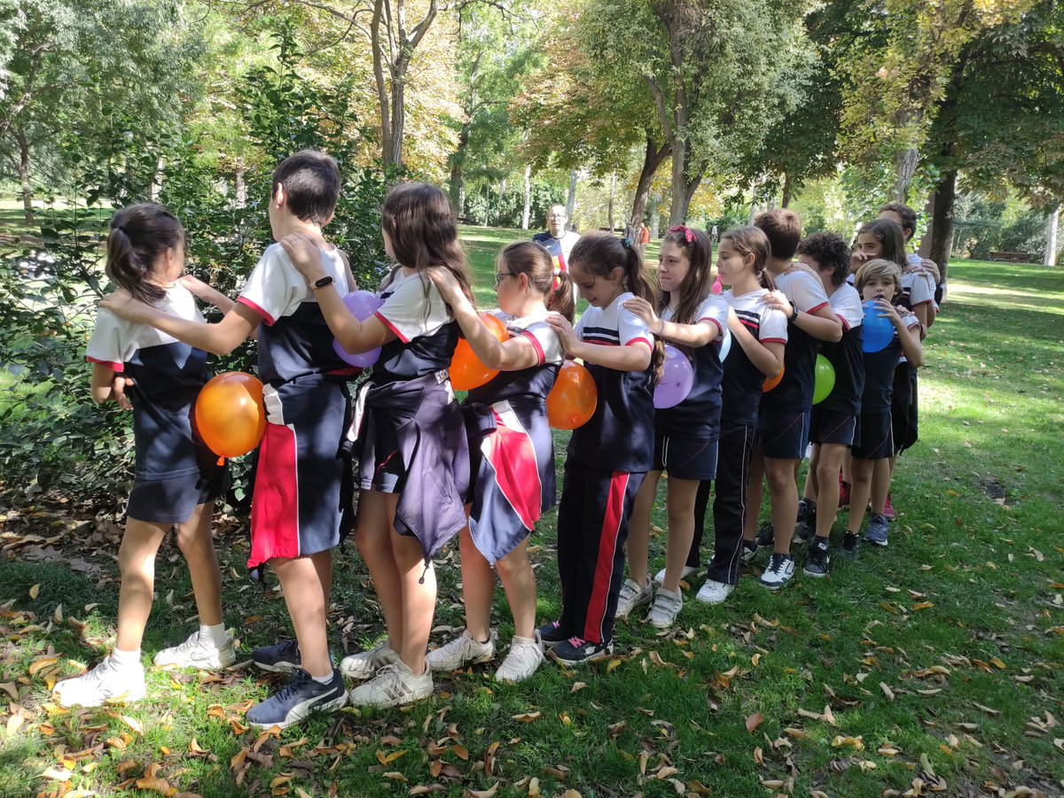 Abacolegio's tweet photo. Los alumnos ayudantes de #EducaciónPrimaria han visitado @_ElRetiro donde han realizado dinámicas y juegos en equipo #proyectoConvive https://t.co/AXLClhCOMu