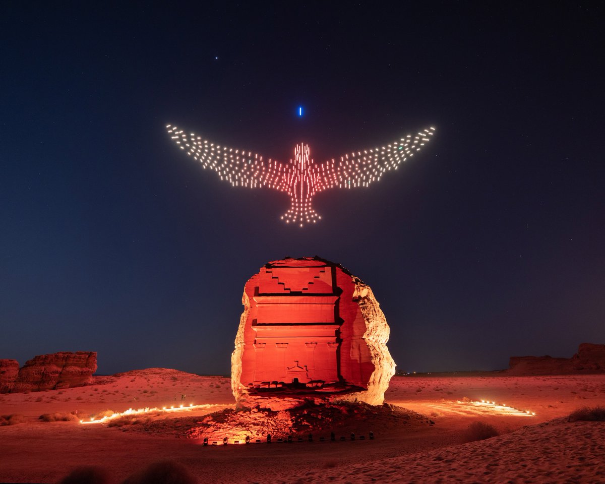 Skymagicdrones's tweet photo. The Silence of Light: an artwork by SKY MAGIC, produced by @BalichWS…

It was an honour to have the opportunity to design a performance that responds to the powerful, historical setting that is Hegra. 

#AlUlaMoments @AlUlaMoments #Hegra https://t.co/rxlg5JaEz5