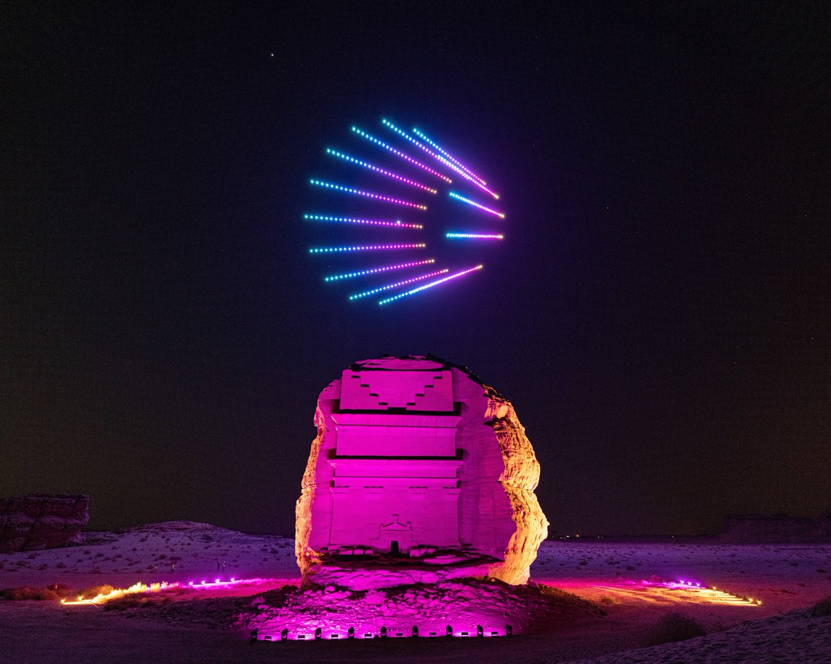 Skymagicdrones's tweet photo. The Silence of Light: an artwork by SKY MAGIC, produced by @BalichWS…

It was an honour to have the opportunity to design a performance that responds to the powerful, historical setting that is Hegra. 

#AlUlaMoments @AlUlaMoments #Hegra https://t.co/rxlg5JaEz5