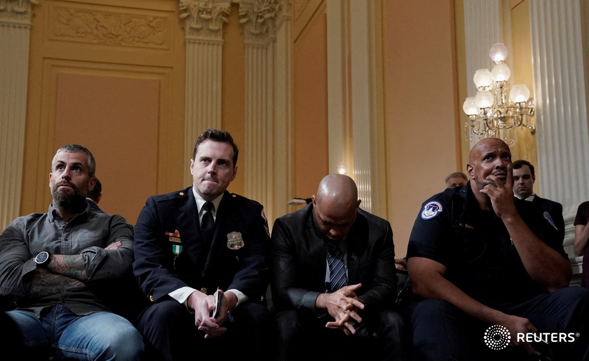 Powerful @lizfrantz photo from yesterday's #January6thCommitteeHearings showing Metropolitan Police Department officer Michael Fanone, MPD officer Daniel Hodges, U.S. Capitol Police Sergeant Aquilino Gonell and U.S. Capitol Police officer Harry Dunn.