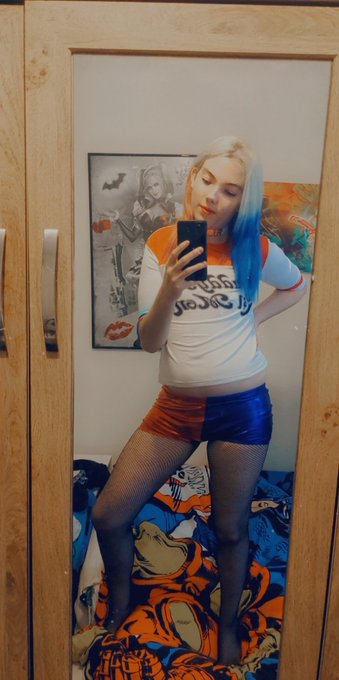 I've loved Harley Quinn from the moment I first saw her. 
#femboyfriday #femboy #trans #harleyquinncosplay