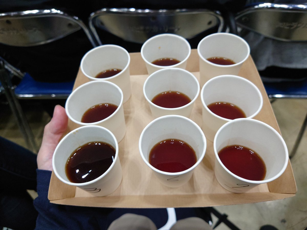 coffeecuptiger's tweet photo. RMTCを初観覧！
どれも面白かったです！

「お客様にオススメしたいケニアとは？」というお題はペルソナの解釈別れそうで難しそう。
自分は珈琲に明るくはない友人に薦めるとして投票したけど、競技者やジャッジはどうしてたのか気になるな。

あとは9カップで温度の違いもあったので印象変わりそう。 https://t.co/3MzrK0bMqI