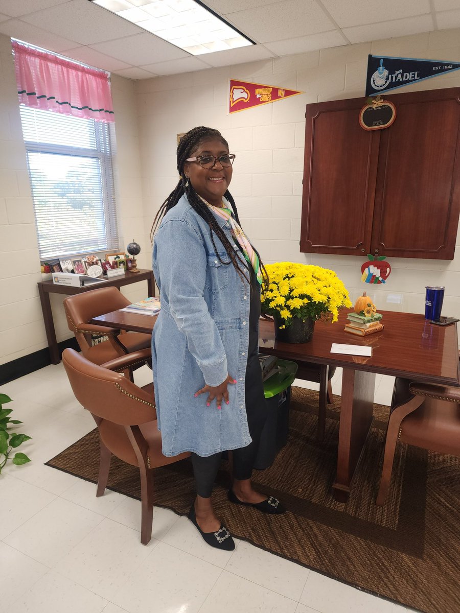 aeopsc's tweet photo. Each day this week we will spotlight a group
of Administrators and Directors who we appreciate. Fridays 
spotlight we have Sumter School District  Veronne Davis 
Executive Director of Student Support Services!!
We appreciate all you do! #bossesday #sumterschooldistrict #sc https://t.co/nfpXnGJETv