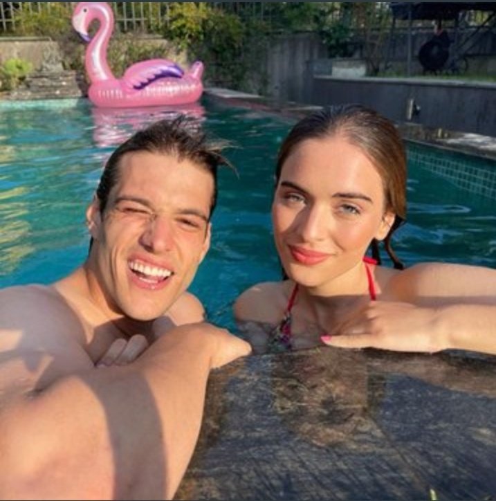 Keske uydurma cift olmasaydiniz basindan beri siz olsaydiniz tamam ama hikayenizde cok kotu zaten ozgur ile caglayi yakistiriyorum shiplemiyorum bu arada 🫶🏻