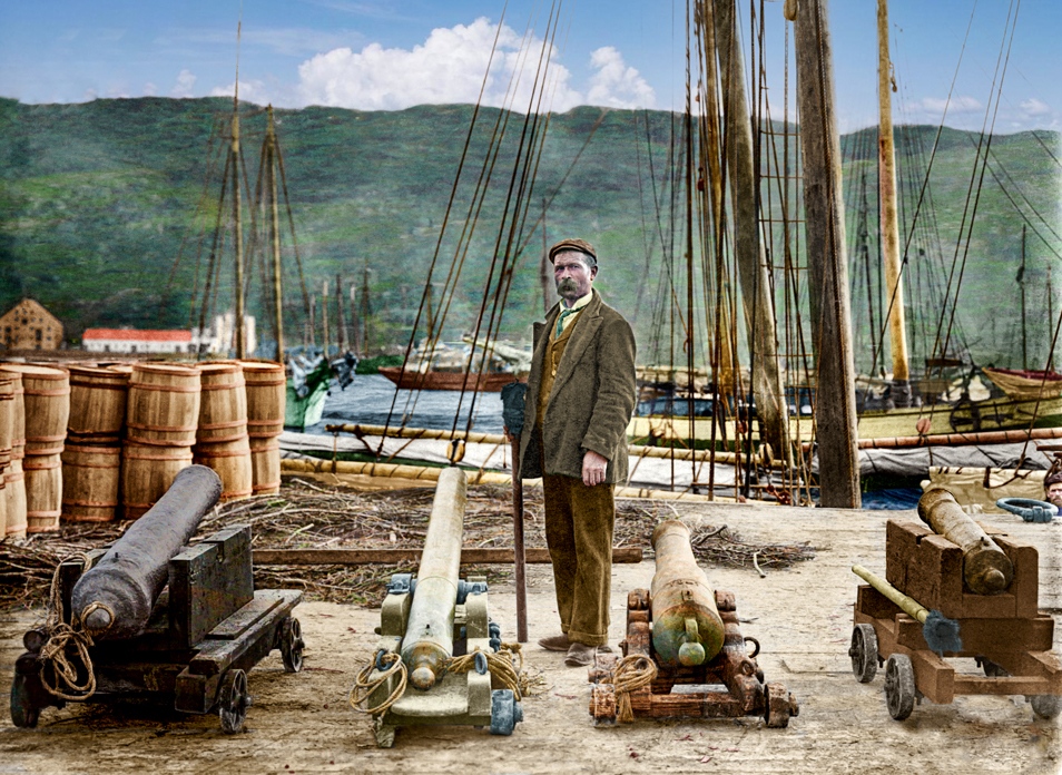 NLHistory's tweet photo. Wharf at St. John's #Newfoundland circa 1910. Can you find the second face in this picture? https://t.co/fTHneL8UW9
