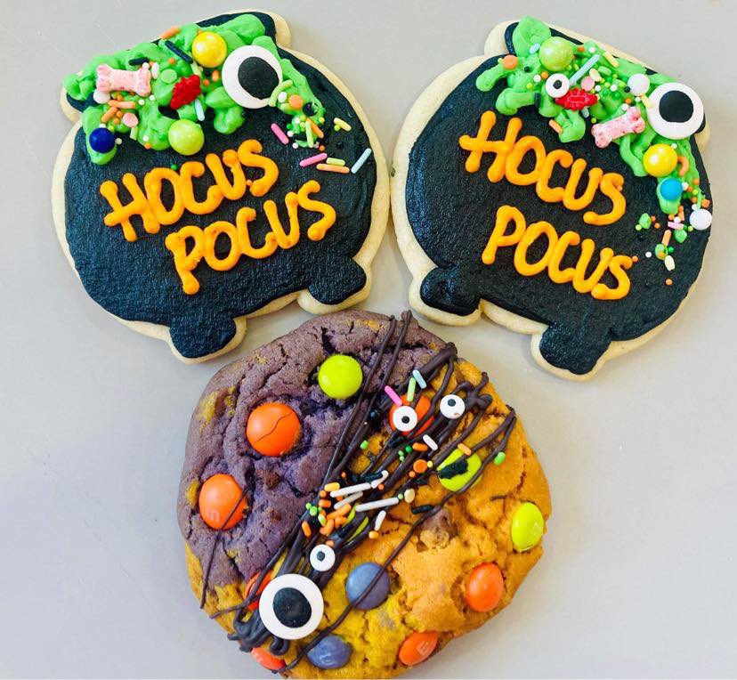 ExploreStanton's tweet photo. No tricks here! Just treats from Sweet Southern Treats by Bethany! 🤤 

We will have a limited quantity of these available tonight at the concession stand for only $4 each! 

We know they taste as good as they look, too!
 #FreeMovieFriday
#Exit22
#ExploreStanton
#RedRiverGorge https://t.co/4sIaVqyc3r