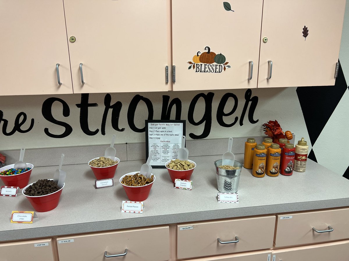 JennieChavez15's tweet photo. A sweet Fall treat for our hard working teachers! They love the Apple Bar @EctorCountyISD @NoelLonghorns @marcelamacias20 https://t.co/XeZCqdPFFP