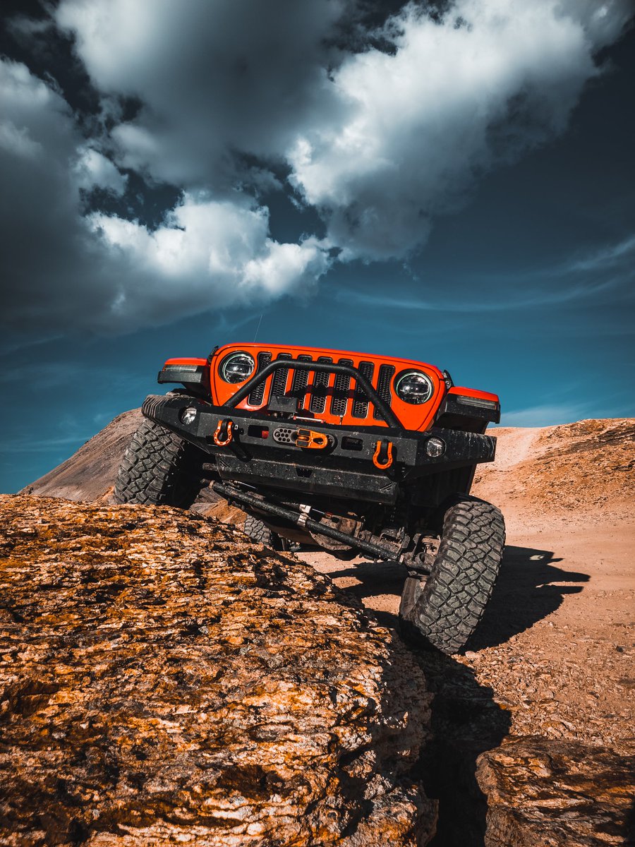 Happy #frontendfriday! Headed out to do some trails with some friends this weekend. Who's getting some #trailtime in? 
Have a great weekend Jeep fam!
#jeeptrails #jeeptherapy #jeepin #4x4 #itsajeepthing #myjeeplife #trailtherapy #trailrated #jeepfriends #orangejeeps #flexfriday
