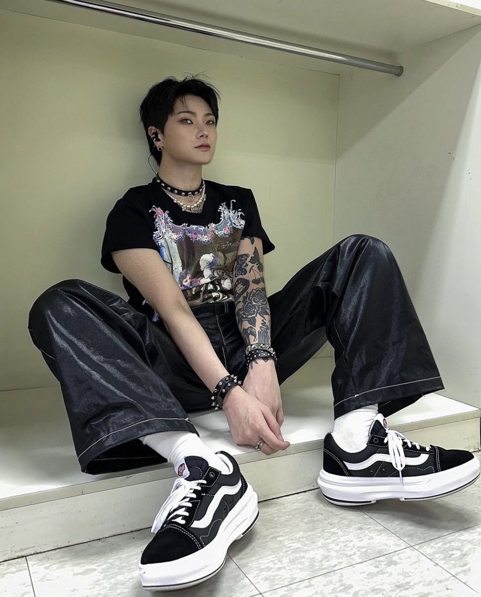 thinkingabtsese's tweet photo. a very cool guy https://t.co/HjBwnM27Uj