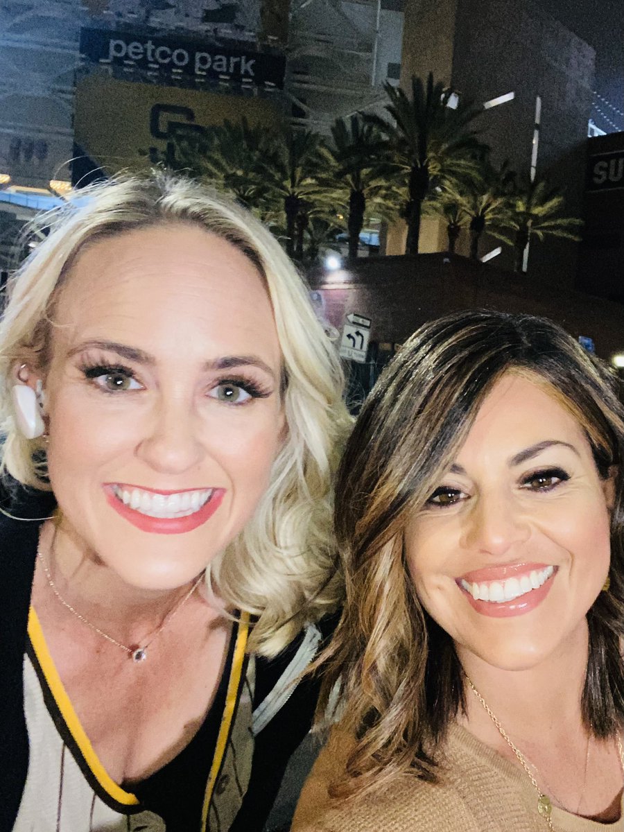 ealvareznews's tweet photo. I spy with my little eye….
@alliewagnertv
🤗🤗🤗🤗
#REPORTERFRIENDS
#MORNINGNEWS
#NEWSLIFE #TVNEWS
#NEWSREPORTER
#REPORTERLIFE https://t.co/aL11MQ27aH