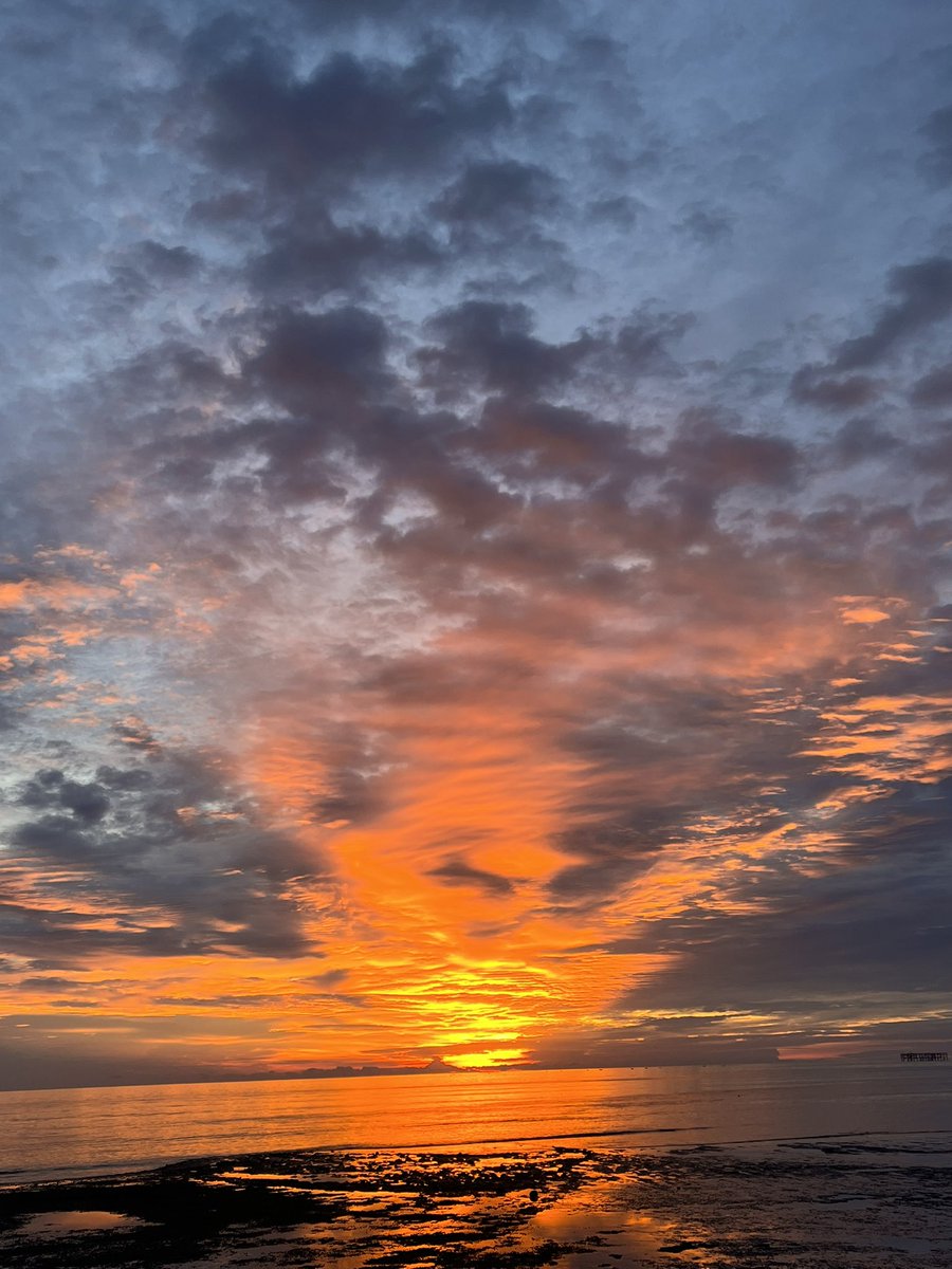 swacinta's tweet photo. Drop your sunset pictures 🧡 https://t.co/FVaxq3APNI