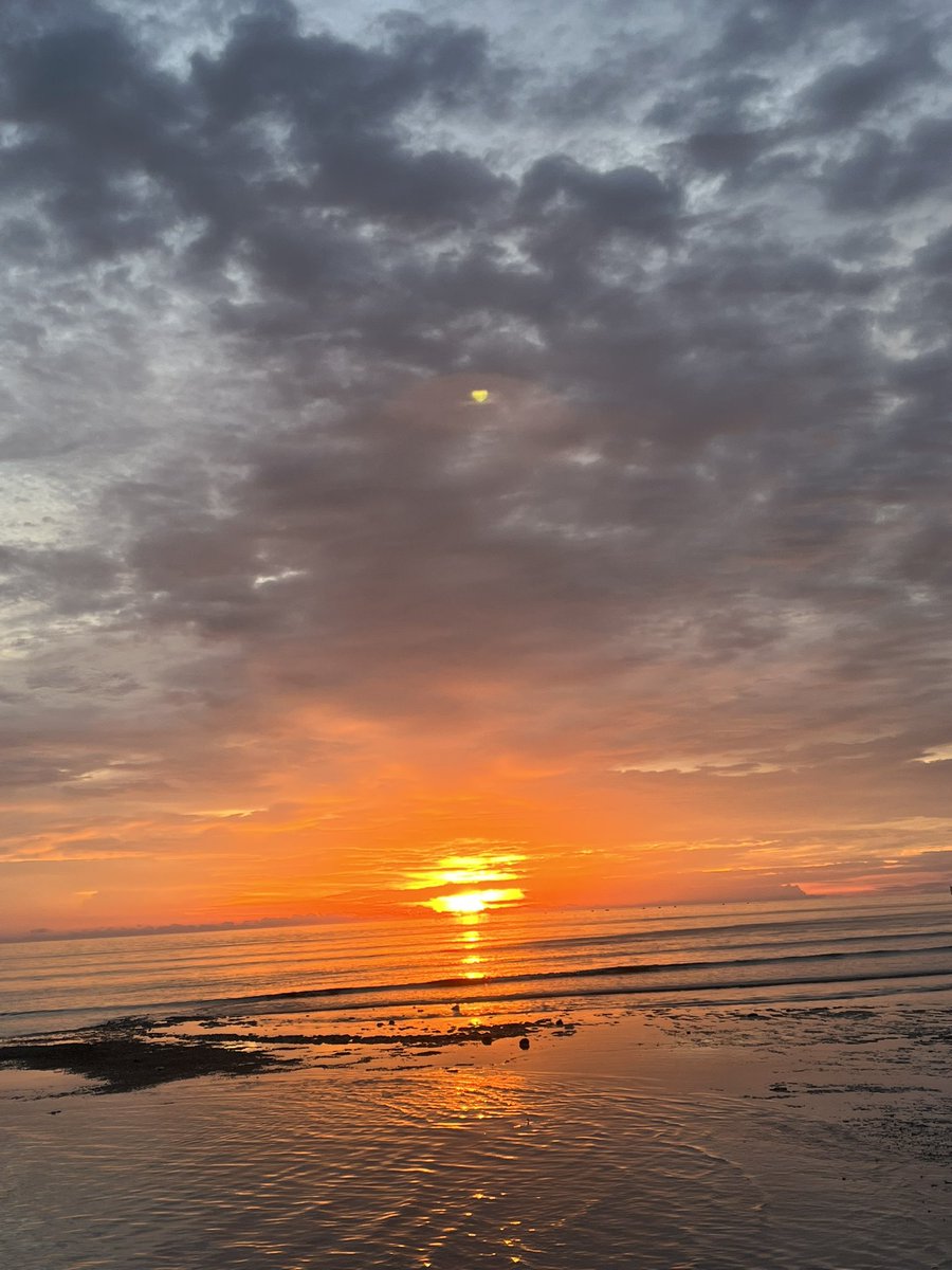 swacinta's tweet photo. Drop your sunset pictures 🧡 https://t.co/FVaxq3APNI