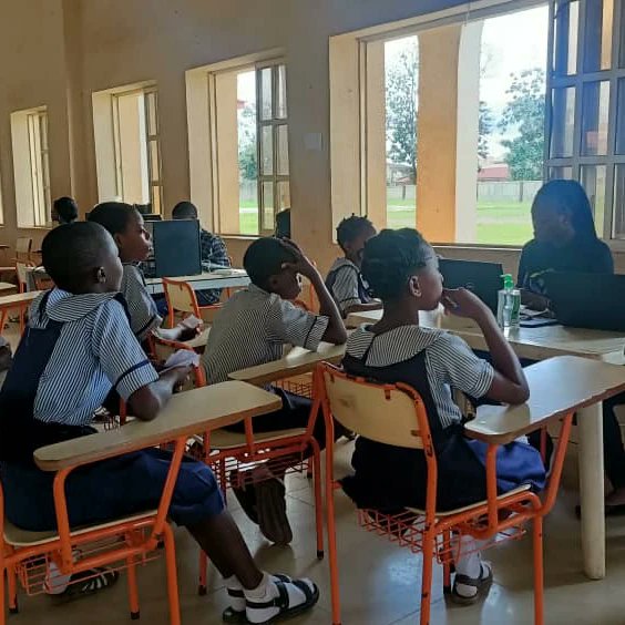 cesahafrica's tweet photo. CESAHA School health project (Osun state)- “HEALTHY LEARNING PROJECT”

#Cesaha #healthylearningproject #schoolhealthproject #schoolproject #ileshagrammarschool #IGSHP https://t.co/woURwJ1Ifc