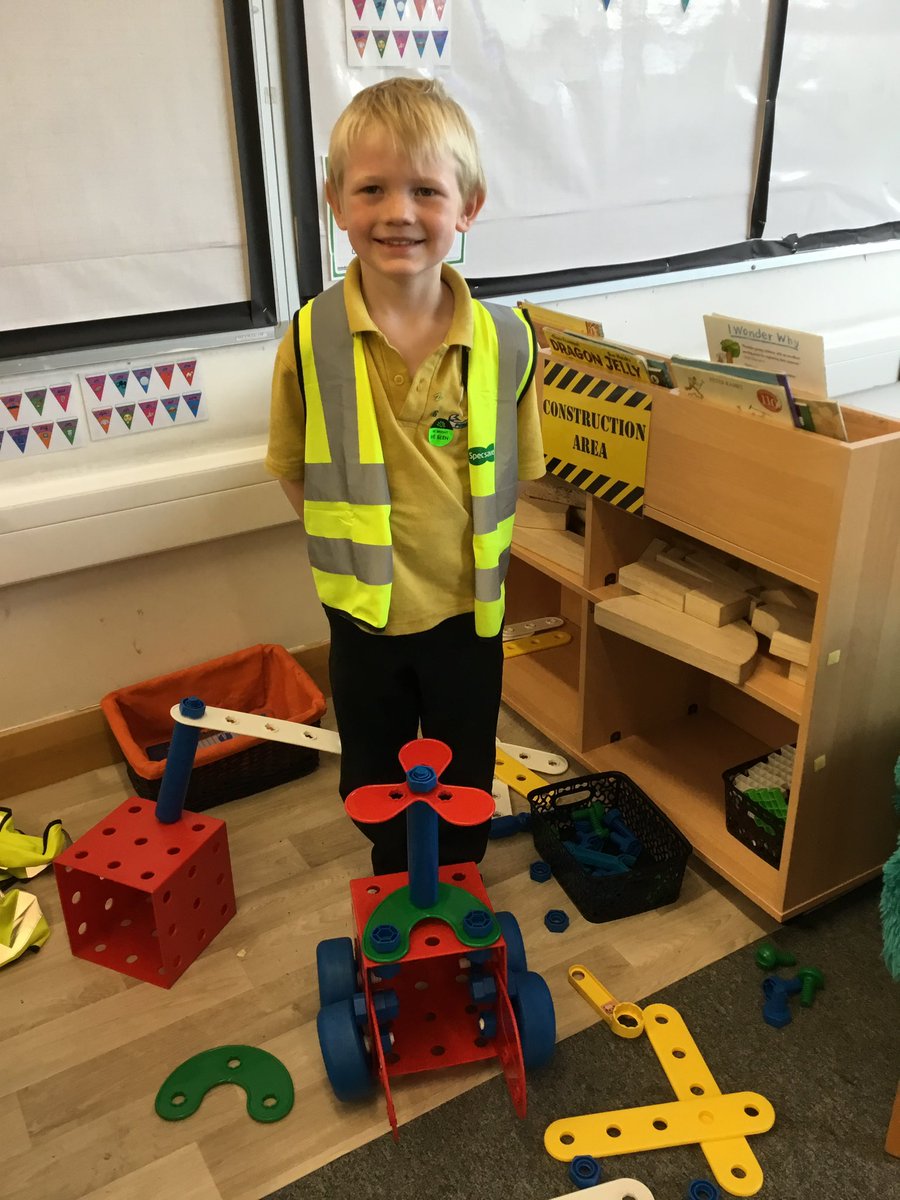 CourtneyPrimary's tweet photo. #Courtney1 have been developing their  engineer skills today #WeAreInnovative https://t.co/WzdBUdpKzz