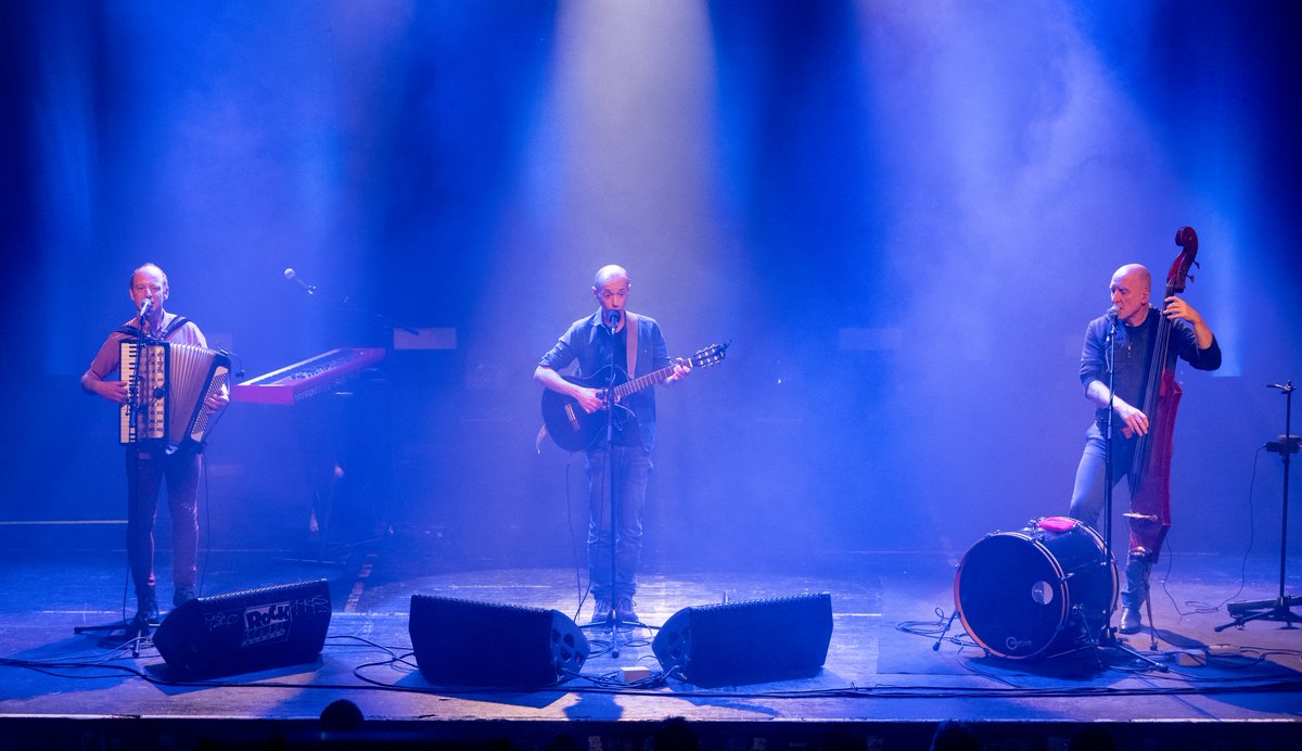 Ce soir à 20h30 : Frédéric Fromet - cœur de moqueur

Chant et guitare : Frédéric Fromet
Clavier et accordéon : François Marnier
Contrebasse : Rémy Chatton

youtu.be/5J2Mf18BH3E

Renseignements et réservations au 03 22 22 20 20 ou par mail à accueil@comdepic.com