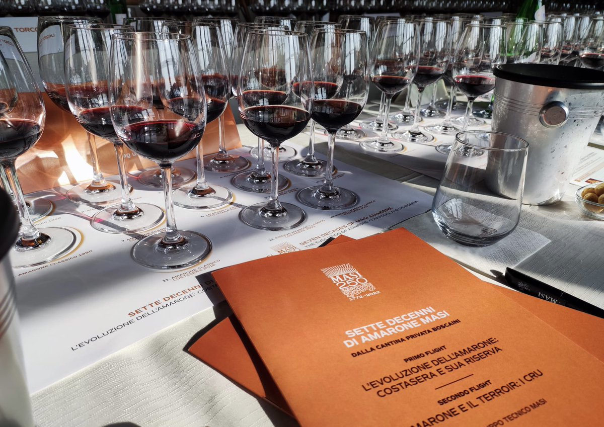 WineNewsIt's tweet photo. 28 #Amarone #Valpolicella @MasiWines, dal 1958 al 2015: attraverso il #Costasera, il #VajoArmaron, il #CampolongoDiTorbe e il #Mazzano, la #storica maison della Valpolicella celebra i suoi primi 250 anni https://t.co/XIyG7Xl2U1