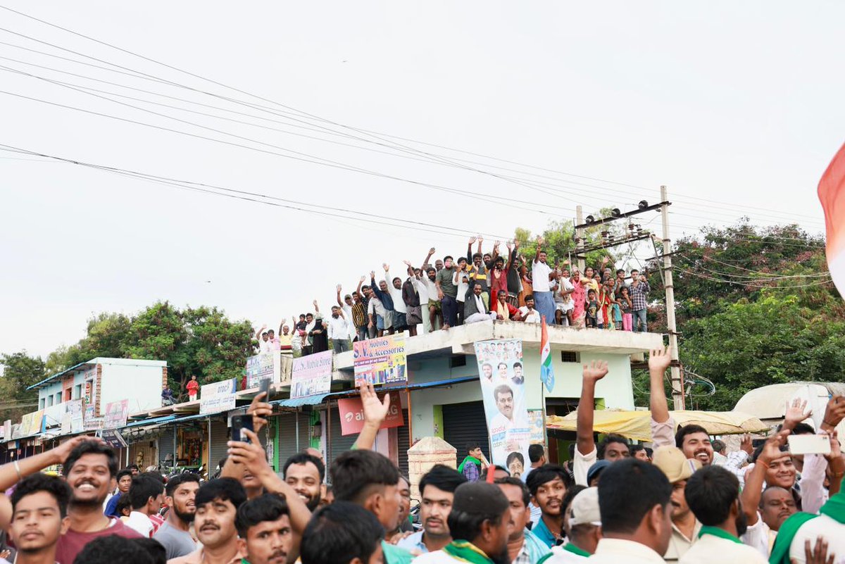 dpsahuINC's tweet photo. जोश से लबरेज़ ये चेहरे #BharatJodoYatra की सफलता का प्रमाण हैं...दिशा सही, लक्ष्य वही। https://t.co/0BlslbX1tU
