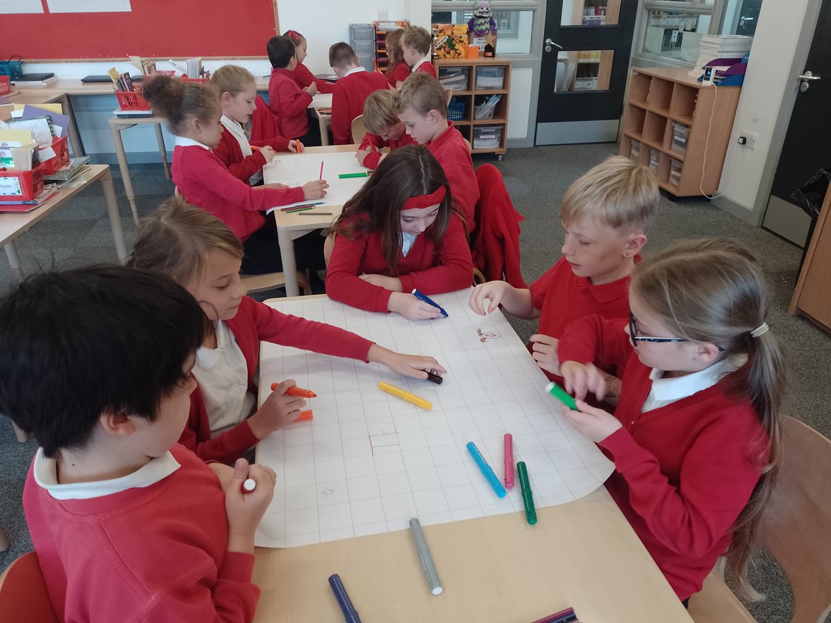 maybury_class4's tweet photo. Year 4 are working in teams to produce posters about teamwork in Jigsaw today. https://t.co/5QbtrWrAhC