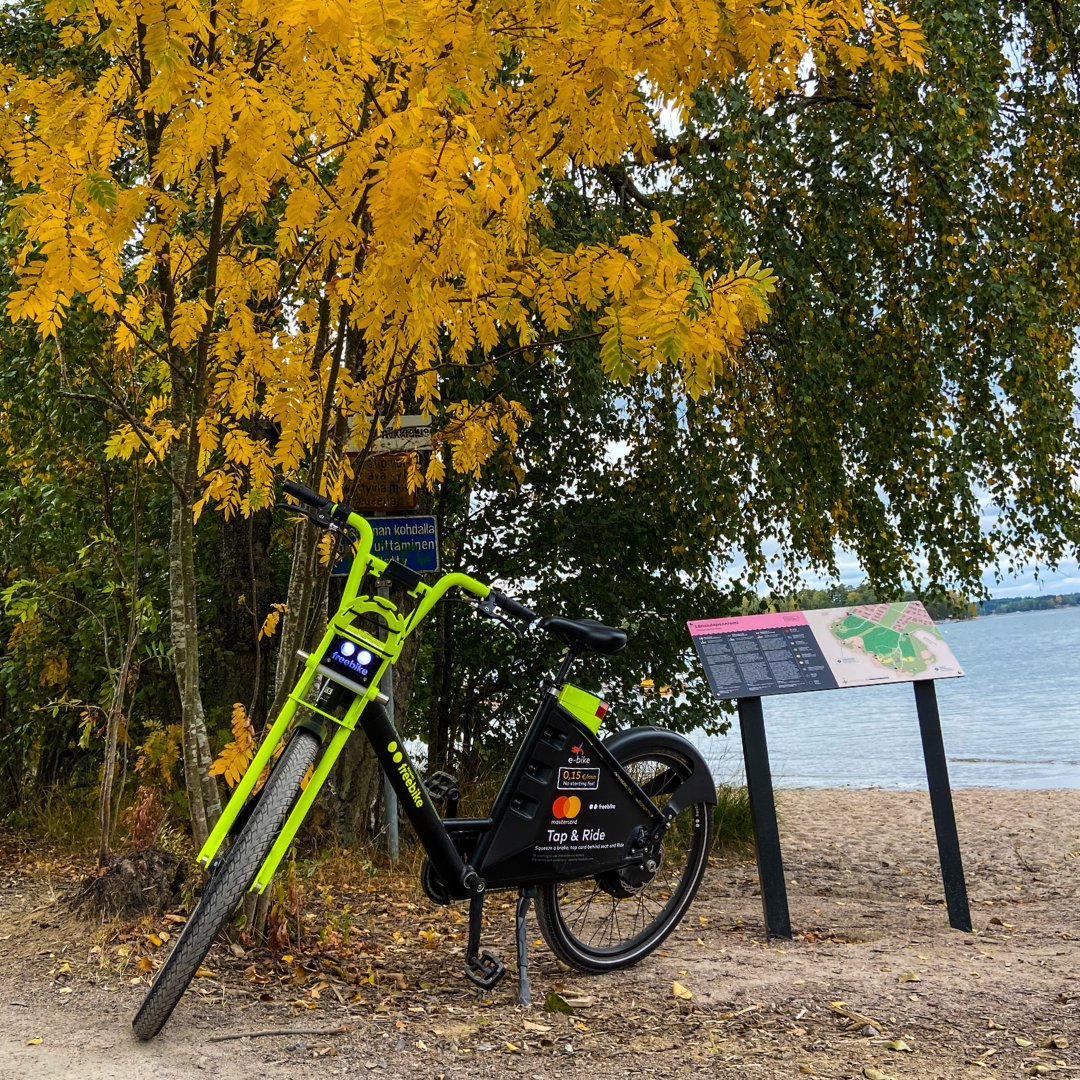 HelFreebike's tweet photo. Freebike toivottaa aktiivista syyslomaviikkoa! 🍂🍁

Sähköpyörän vuokraus on super helppoa. Paina jarrukahvasta, maksa kätevästi lähimaksulla ja aja. Hinta vain 0,15 € / minuutti. Ei aloitusmaksua. 🚲⚡️

#helsinkifreebike https://t.co/7xJ7qNm9sV