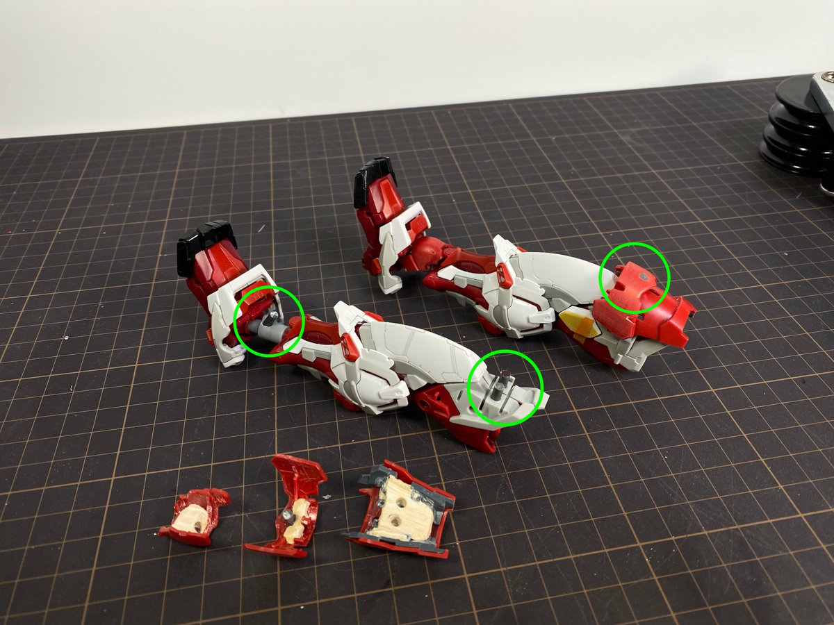 yamaneko311's tweet photo. ミキシングのお話

自分は別キットパーツ接続には基本的に3ミリランナー棒です。

パーツの裏側をエポパテ&amp;メンソレータムで型取ればかなり相性悪めなパーツも組み合わせられます。

過去作でもこれを多用して、悪魔の塗り分けルートを回避しました。
ほんと便利ですよ😸 https://t.co/Dh4QoChASs